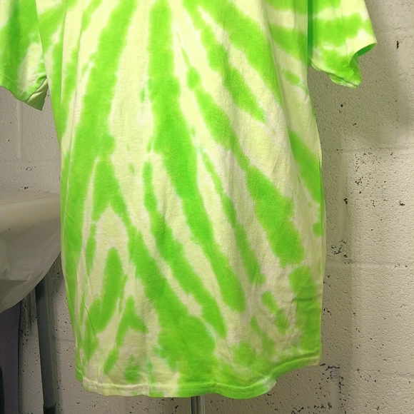 Delta Boutique Tie Dye Neon Green Boho Large T-shirt - Picture 3 of 10